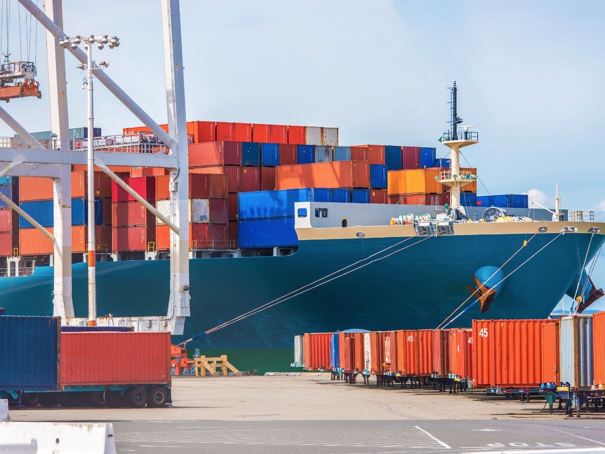 Exploring the Benefits of International Air Services for Global Connectivity