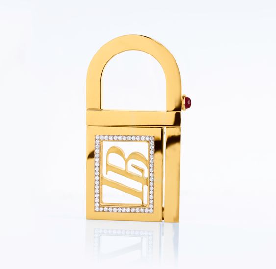 What Are Handbag Hooks And How Do They Work?